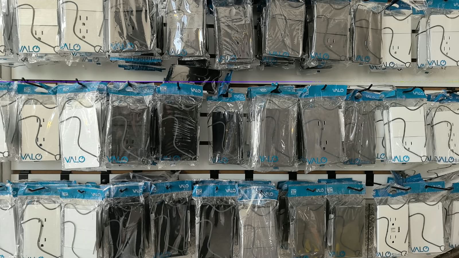 Contactos y placas eléctricas VALO disponible en tienda